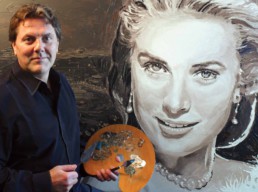 Princess Grace was a remarkable lady. She died in a car crash in 1982. Artist Peter Engels painted her portrait. This painting was auctioned by Sotheby’s. Prince Albert of Monaco, son of Princess Grace, was present at the auction. He bought the masterpiece after a fierce bidding duel with Stéphane Cherki, millionnaire and mayor of Eze. Later Cherki said that he would have given the painting to the Prince as a gift anyway. It is the largest painted portrait of Grace Kelly (2 x 1 meter). Twice as big as Andy Warhol’s. In the background we see the unmistakable shape of the Monaco port by night anno 1955. Alfred Hitchcock’s thriller “To Catch a Thief” inspired Peter Engels to paint the view on the port. In that movie Grace Kelly performs the leading role at Cary Grant’s side. The painting was exhibited in the Monte Carlo Grand Casino prior to being sold to Prince Albert of Monaco.