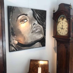The Eva Mendes portrait painting by Peter Engels fits in any interior, classic or modern.