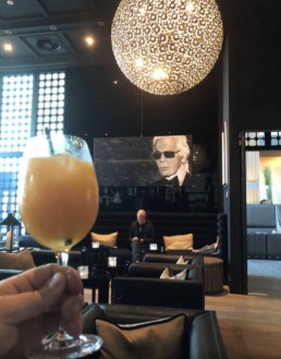 Instagram post from a visitor with the Karl Lagerfeld portrait painting by Peter Engels In the hotel bar of La Reserve, Knokke, Belgium