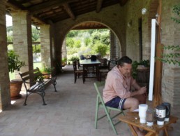 Peter Engels working on the Luciano Pavarotti portrait painting on the terrace of the house in Tuscany
